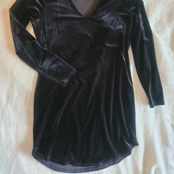 Black Velvet collared Dress - Picture 2 of 4